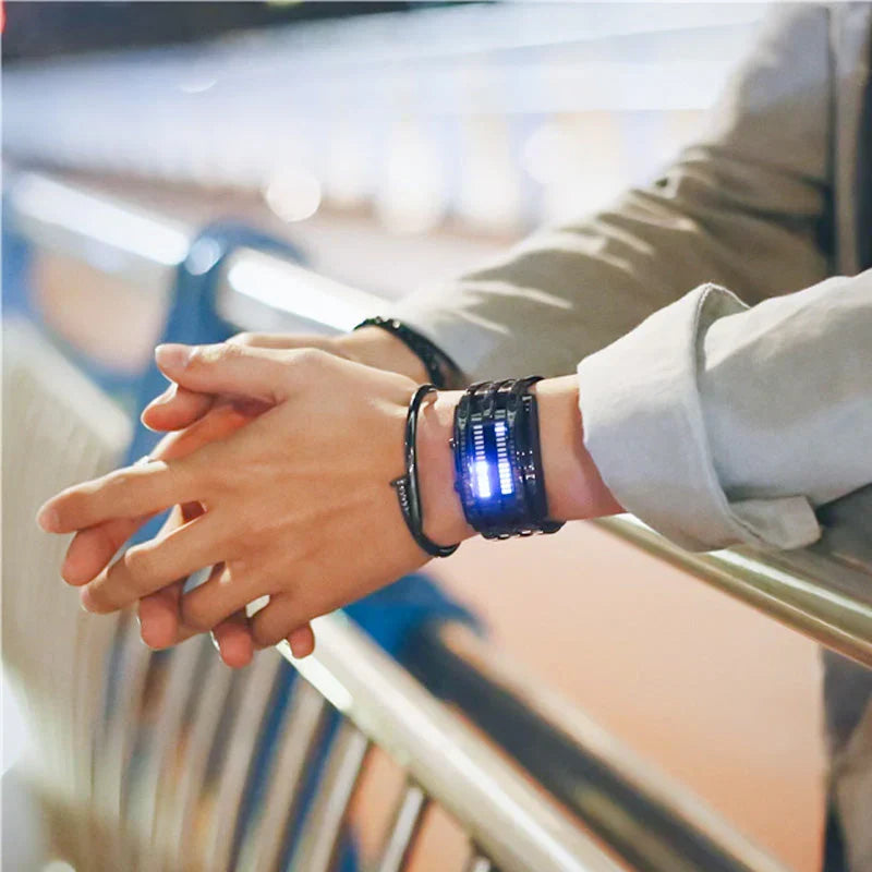 Montre binaire pour hommes, style bracelet en acier inoxydable avec LED, lumière bleue, sportive, plaquée sous vide, élégante